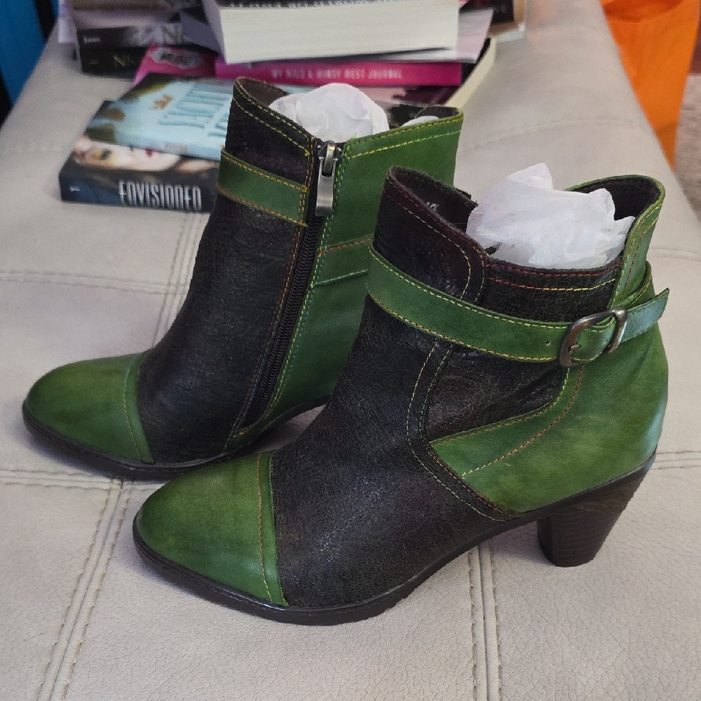 Green and Black Ankle Boots with Elastic Panels